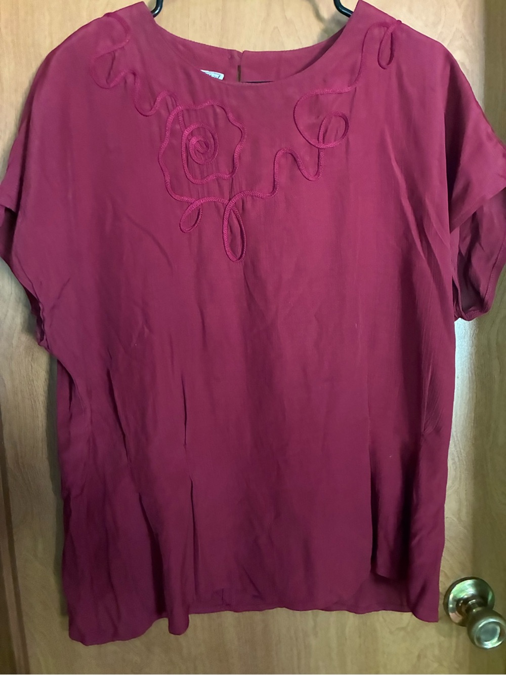 Vintage Women's Red Embroidered Short-Sleeve Top Size Large